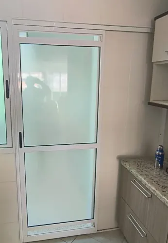Porta de Correr em Alumínio Branco com Vidro -0,82×2,19