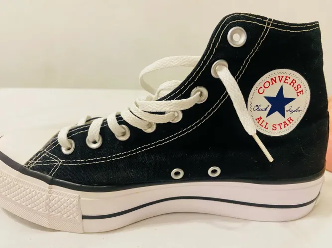 Tênis Converse preto, Cano alto. Original e super conservado!