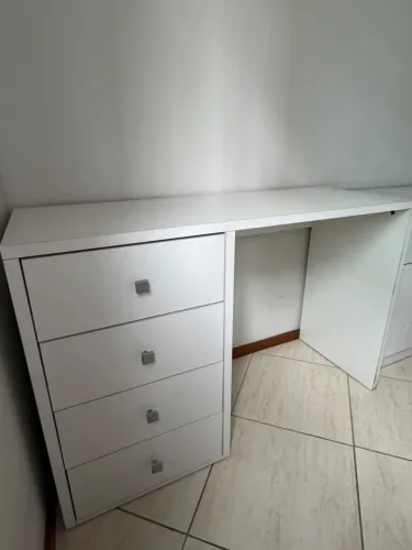 Escrivaninha 4 gavetas
