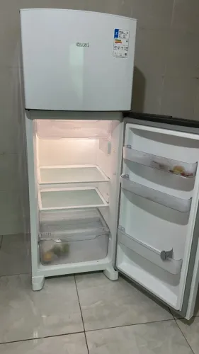 Geladeira da marca cônsul 260 litro