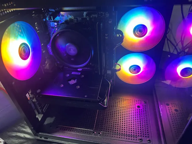 RYZEN 3200G, 16 RAM / RX550 4GB / SSD 230