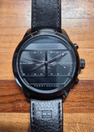 Relógio Tommy Hilfiger black com pulseira de couro 