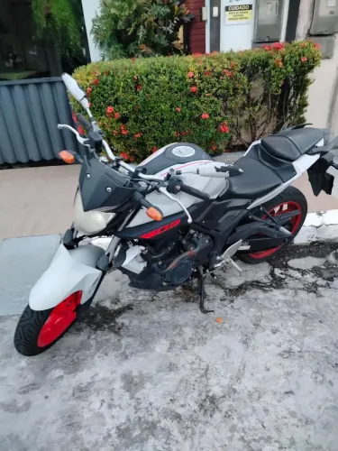MT-03 Cinza e Laranja apenas 20mil Km rodados