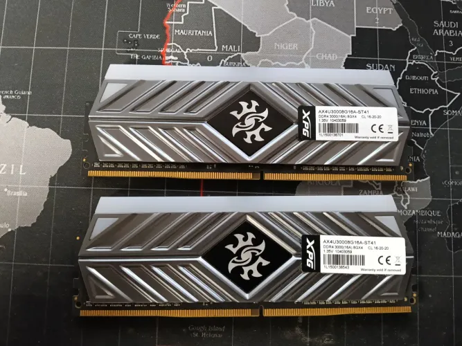 2 Memórias Ram XPG DDR4 8g cada uma