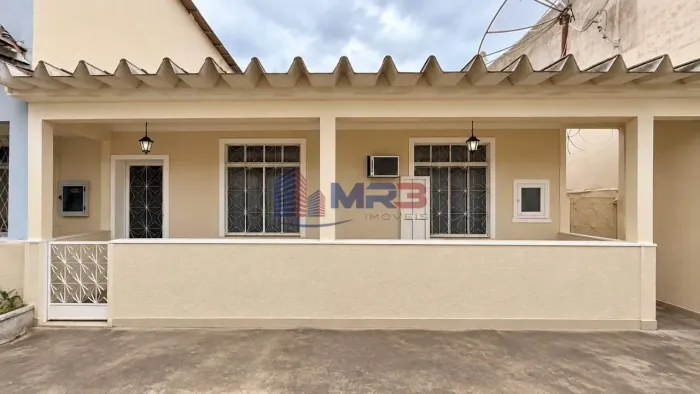 Casa para venda com 2 quartos em Vila Valqueire