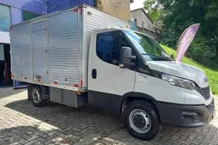 *Iveco baú 2020