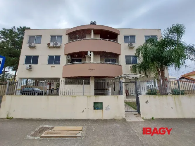 Excelente Apartamento 2 dormitório(s) em Carianos - Florianópolis