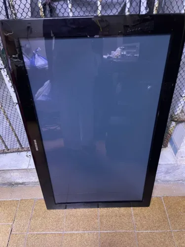 Tv de plasma 42 polegadas PL42B450B com ysus com defeito  