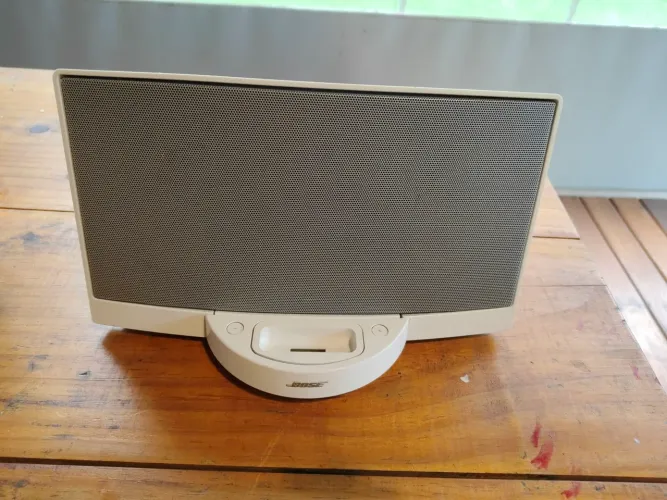 Caixa sounddock Bose atualizada para bluetooth e entrada p2