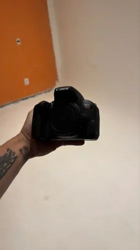 Cannon EOS T7i REBEL