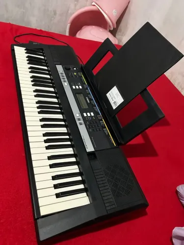 Teclado YAMAHA PSR E243 