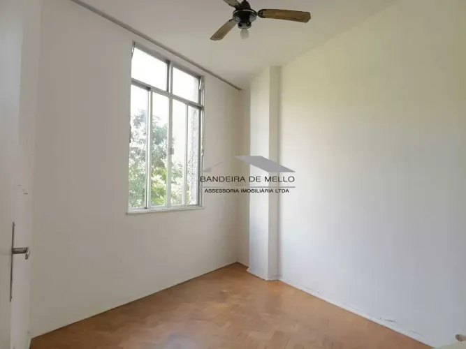 BANDEIRA DE MELLO VENDE com 54 m² sala, 2 quartos, dependências na Tijuca - Rio de Janeiro