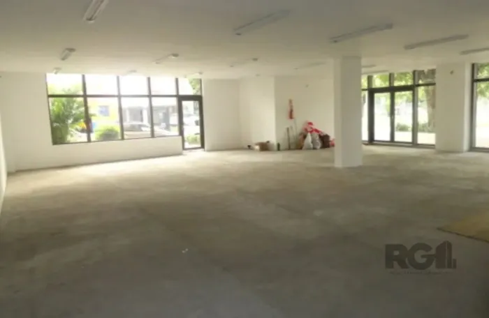 Ponto Comercial/Loja para Alugar na Praia de Belas com 201 m² de Área Útil