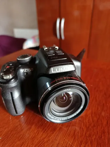 Câmera Panasonic lumix DMC FZ150 (DEFEITO)