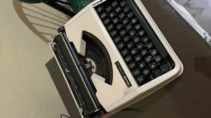 Máquina de datilografia (escrever)
