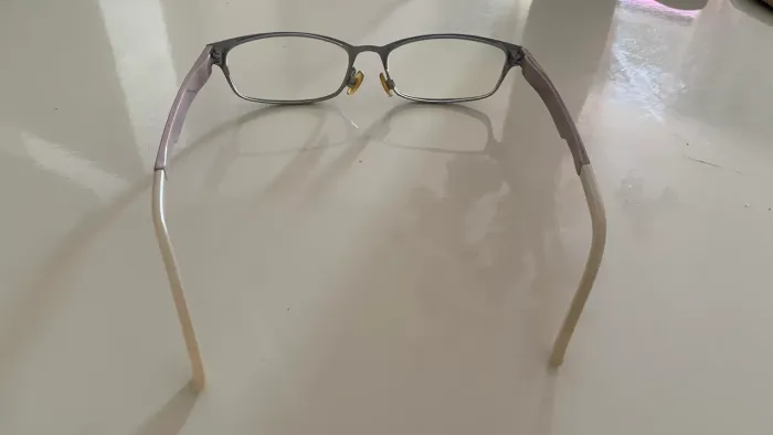 Óculos semi novo