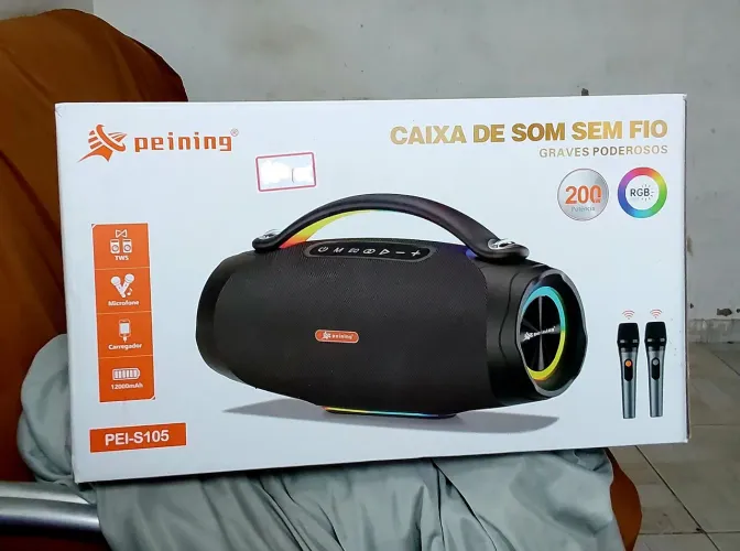 Caixa de som Peining Bluetooth, com 2 microfones sem fio, graves exelentes.Com nota fiscal