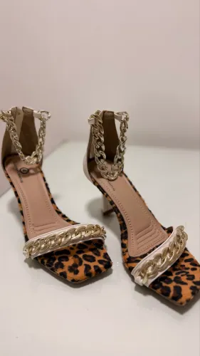 Salto animal print (nunca usado)
