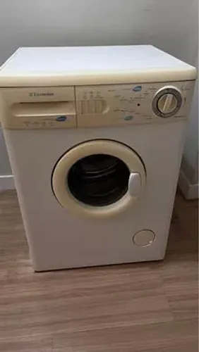 Máquina de Lavar Electrolux Front Load 5kg (Mod. LE05) - 127V