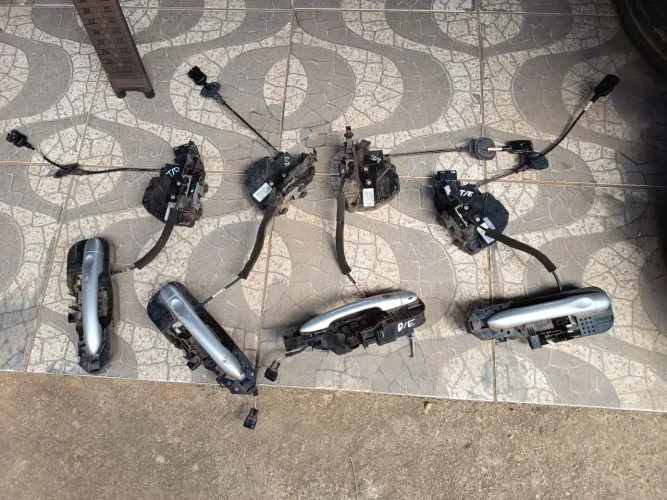 Maçanetas e travas eletrônicas do Renault fluence