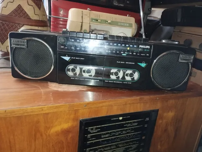 Rádio toca fita gravador Philips antigo, dois decks,.