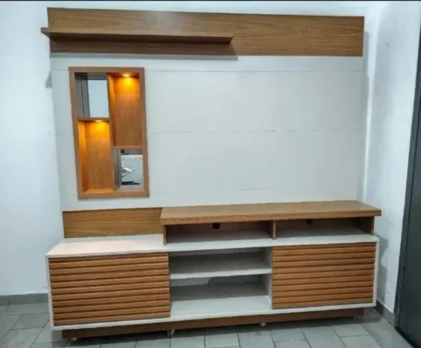 Painel Home com Painel Ripado com LED - Moderno Impecável com Rodinhas