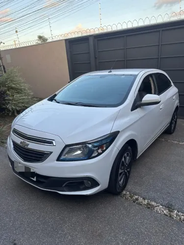 Chevrolet Onix Hatch LTZ 1.4 8V Flex Power Mec. 4P 2015