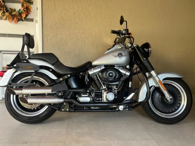Vendo ou troco harley-davidson fat Boy 2012 aceita carro na troca