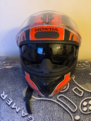 Capacete HONDA COM ÓCULOS
