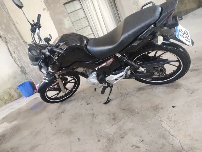 Vendo ou troco por carro de maior valor