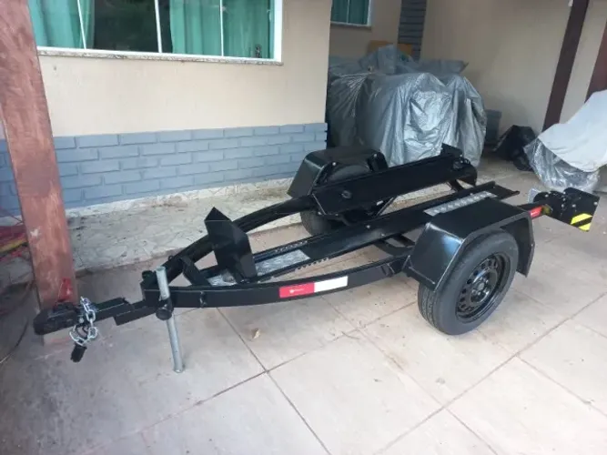 Carretinha para Moto semi-nova ano 2022