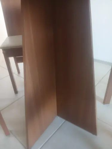 Vendo mesa de jantar simi nova sem marcas de uso