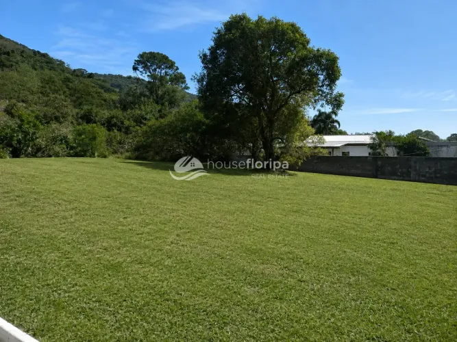 Terreno à venda em condomínio, com 697m2 no Morro das Pedras, Florianópolis, SC