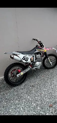 Vendo tornado com roupa de crf