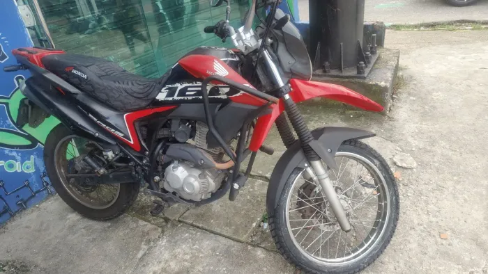 VENDO OU TROCO POR MOTO DE CILINDRADA MAIOR COM VOLTA MINHA  