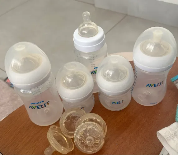 Vendo Mamadeiras Avent + bicos + bomba manual + esterilizador de mamadeiras