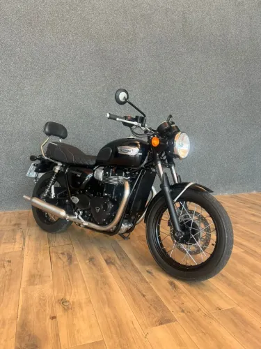 TRIUMPH BONNEVILLE T100