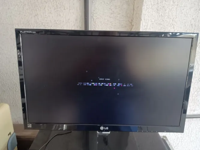 Vendo Monitor LED LCD com tela widescreen de 21.5?, modelo E2260V funcionando.