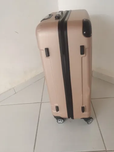 Vendo 2 malas ambos 23 e 18 kilos na cor rosa seco novas usadas 1 unica vez