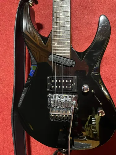 Guitarra Tagima K2 Kiko Loureiro