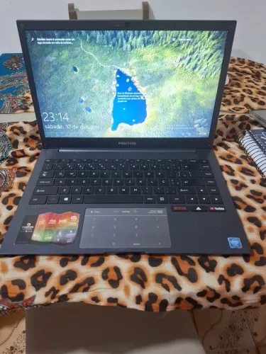 Notebook positivo, intel, 4Gb memória e SSD 64 GB.