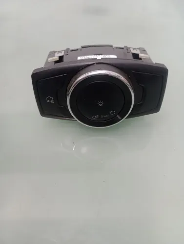 Botão farol de milha porta malas Ford Ka 2015 original