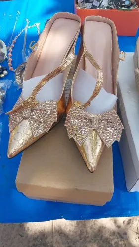 Sapato de luxo e elegante, número 38