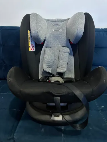 Vendo cadeirinha de carro burigoto 360 com isofix