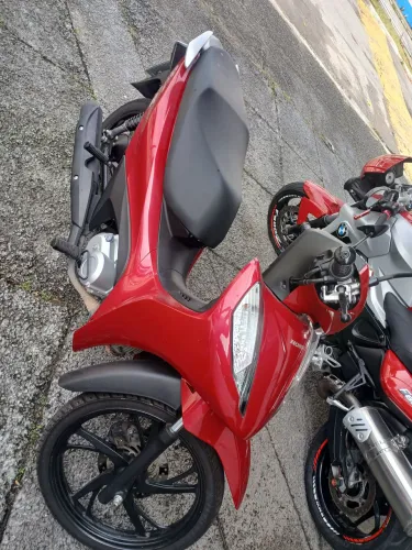 Vendo biz 125 em ótima oportunidade moto apenas com 2500 km unico dono.