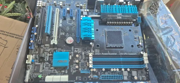  placa-mãe ASUS M5A99X EVO R2.0. 