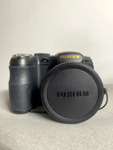Câmera Fujifilm FinePix S2800HD