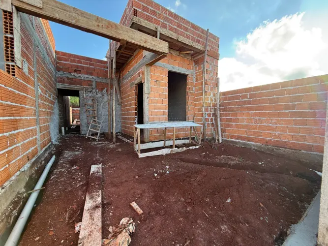 CASA À VENDA NO RES. MONTE SIÃO EM APUCARANA.