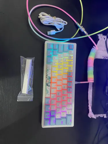 TECLADO MECÂNICO COM CABO AVIADOR ENROLADO