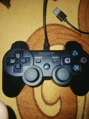 São 2 controles usados em perfeito estado. obs:se ha algum problema retorne pelo meu zap